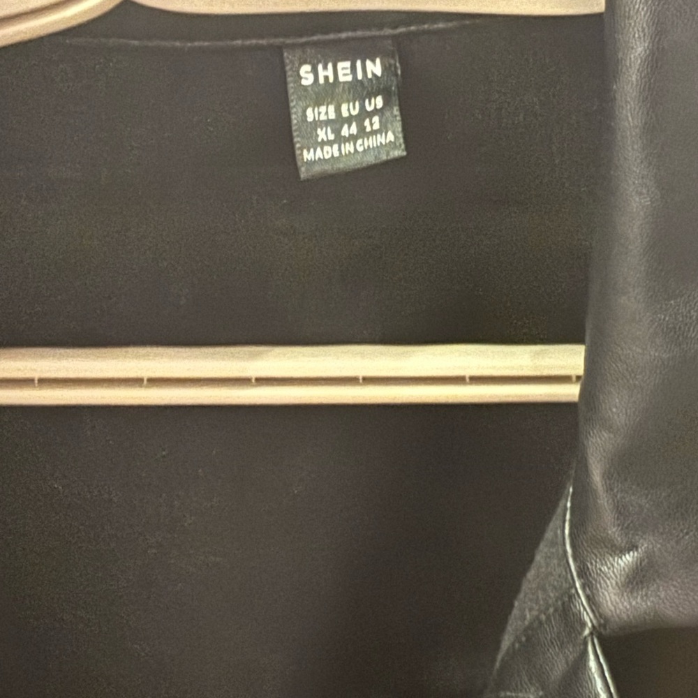 Leather jacket - Picture 3 of 4